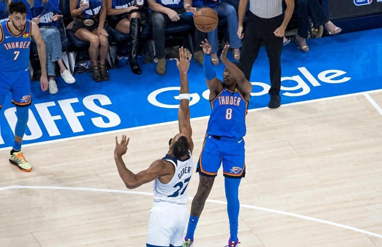 年终总决赛四强战爆出冷门！俄克拉荷马城雷霆险胜川崎前锋，争冠形势突变(王楚钦比赛集锦)